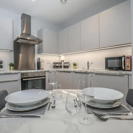 Stunning One Bedroom Media City Apt With Parking Manchester