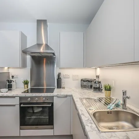 Apartment Stunning One Bedroom Media City Apt With Parking Manchester