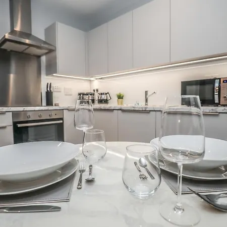 Stunning One Bedroom Media City Apt With Parking Апартаменты Манчестер
