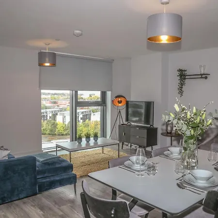Apartment Large Luxury 3 Bed Apart Media City Free Parking *