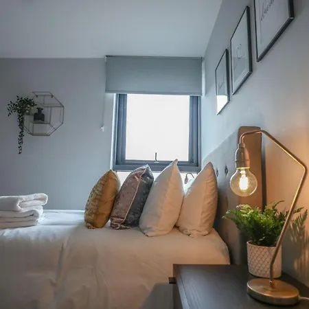 Apartment Large Luxury 3 Bed Apart Media City Free Parking *