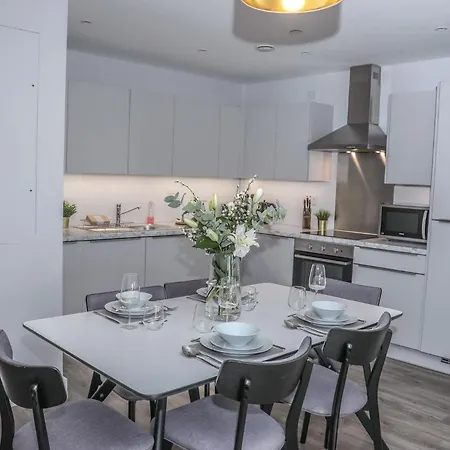 Apartment Large Luxury 3 Bed Apart Media City Free Parking