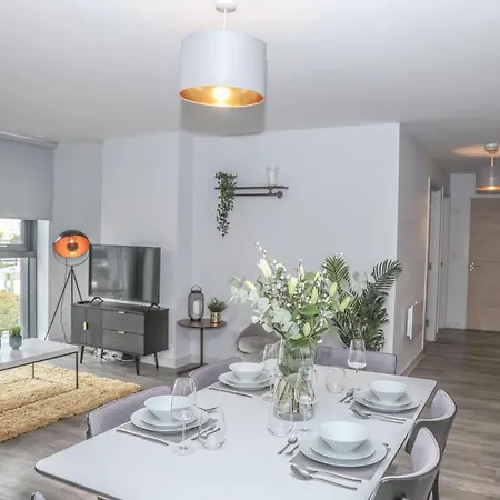 Apartment Large Luxury 3 Bed Apart Media City Free Parking