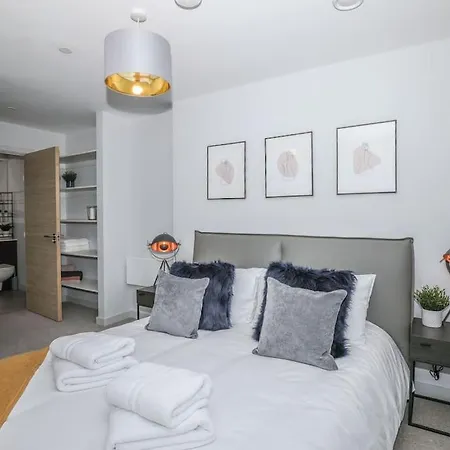 Large Luxury 3 Bed Apart Media City Free Parking *