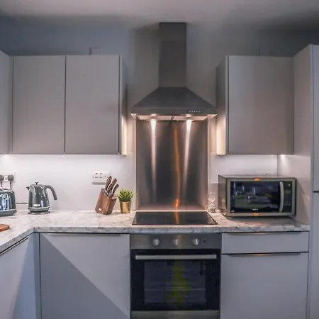 Large Luxury 3 Bed Apart Media City Free Parking