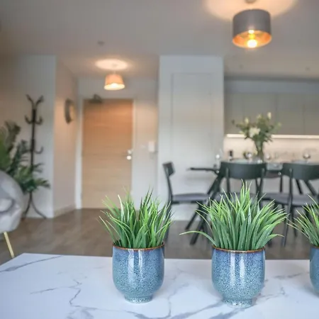 Large Luxury 3 Bed Apart Media City Free Parking