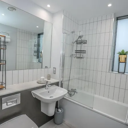 Apartment Large Luxury 3 Bed Apart Media City Free Parking *