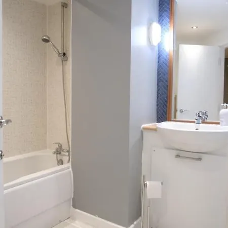 Апартаменты Stunning 2bd Flat Panoramic Views City