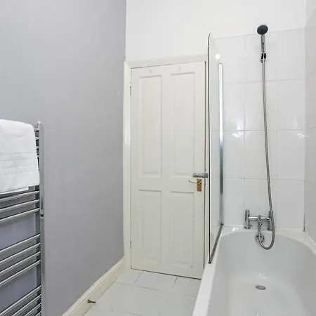 Holiday home Spacious And Cosy Entire 2 Bedroom House By Bridgewater Canal, Worsley *