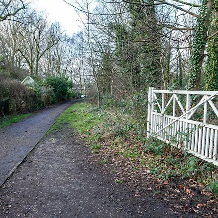 Holiday home Spacious And Cosy Entire 2 Bedroom House By Bridgewater Canal, Worsley Manchester