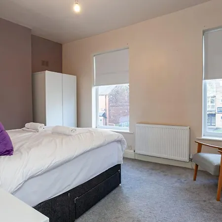 Spacious And Cosy Entire 2 Bedroom House By Bridgewater Canal, Worsley Μάντσεστερ