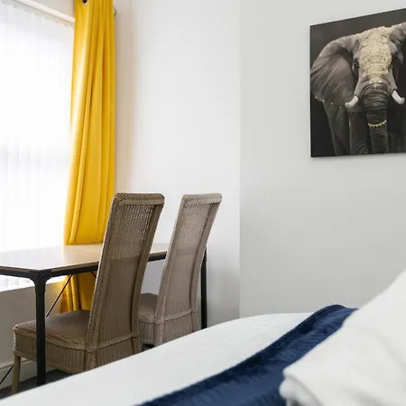 Clayton House - Spacious Near Etihad Stadium Дом отдыха Манчестер