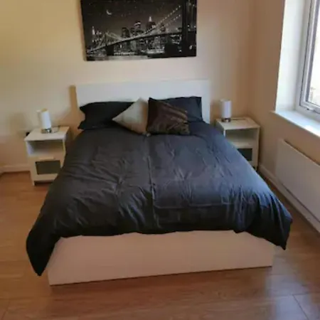 Entire 3 Bedroom House Free Parking * Manchester