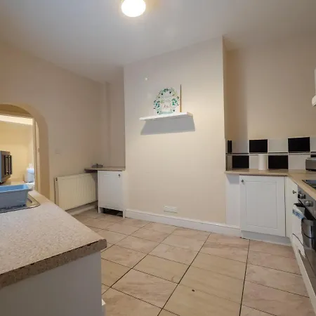 Apartment Spacious 2 Bedroom House