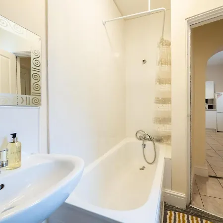 Apartment Spacious 2 Bedroom House *