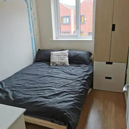 Entire 3 Bedroom House Free Parking Feriehus Manchester