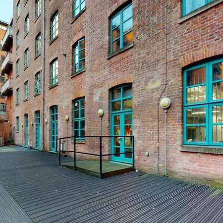Very Well Presented And Spacious Two Bedroom In A Grade 2 Listed Manchester