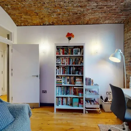 Feriehus Very Well Presented And Spacious Two Bedroom In A Grade 2 Listed Manchester