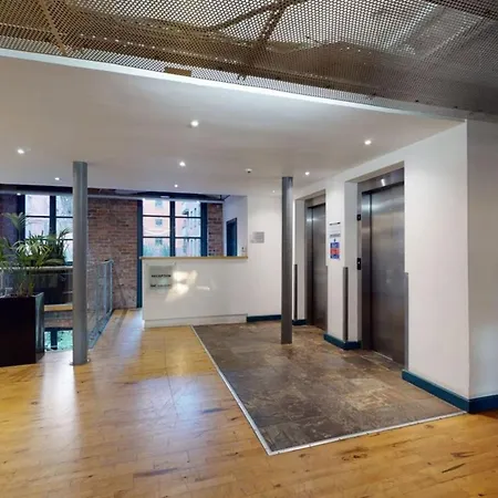 Very Well Presented And Spacious Two Bedroom In A Grade 2 Listed * Manchester