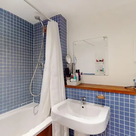 Very Well Presented And Spacious Two Bedroom In A Grade 2 Listed * Manchester