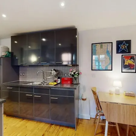 Very Well Presented And Spacious Two Bedroom In A Grade 2 Listed Feriehus