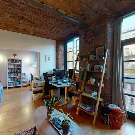 Feriehus Very Well Presented And Spacious Two Bedroom In A Grade 2 Listed *
