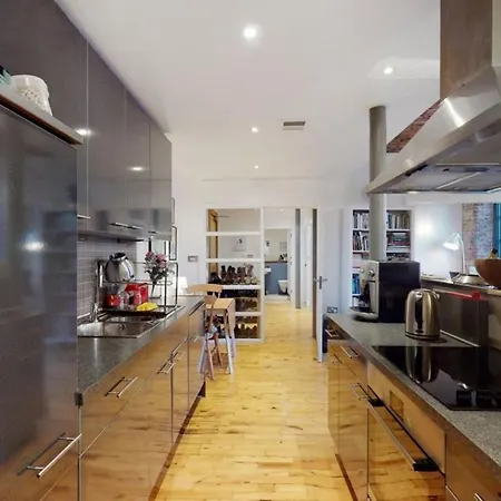 Very Well Presented And Spacious Two Bedroom In A Grade 2 Listed