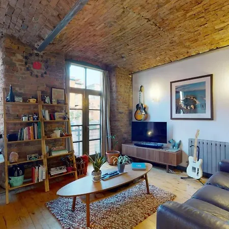 Very Well Presented And Spacious Two Bedroom In A Grade 2 Listed Feriehus *