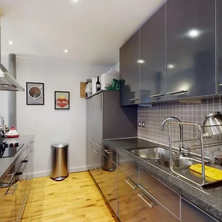 Very Well Presented And Spacious Two Bedroom In A Grade 2 Listed Manchester