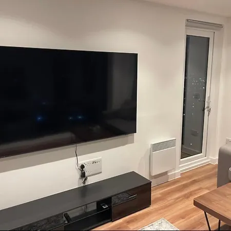 Luxury With Balcony Views Apartment *