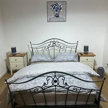 Lovely 2 Bedroom With Free Parking マンチェスター