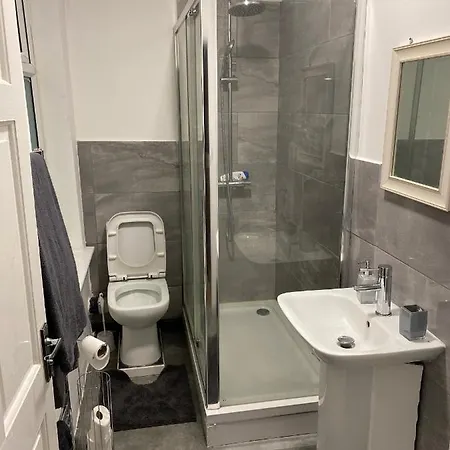 Lovely 2 Bedroom With Free Parking Apartman *