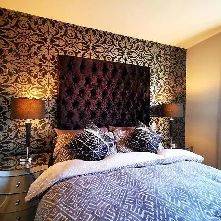 The Lawnswood - Holiday Home With Free Parking Near Coop Live & Etihad * Манчестер