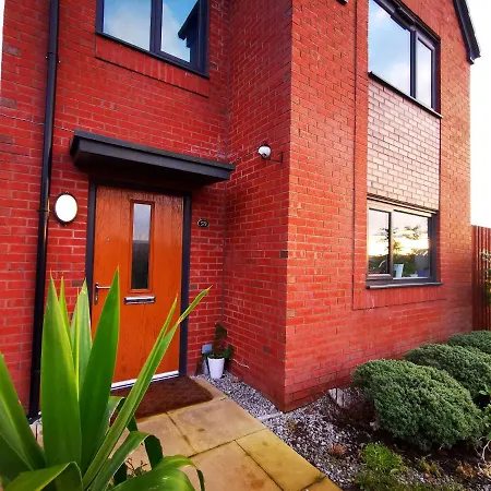Holiday home The Lawnswood - With Free Parking *