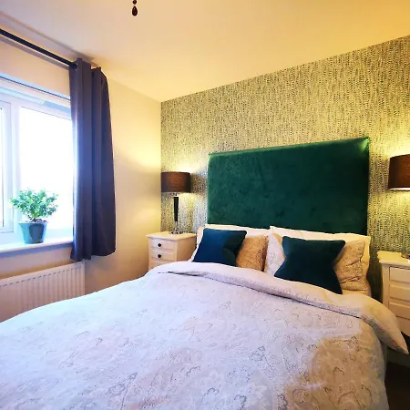 Heyhoo The Lawnswood - Spacious Holiday Home With Free Parking - Perfect For Co-Op Live & Etihad Stadium