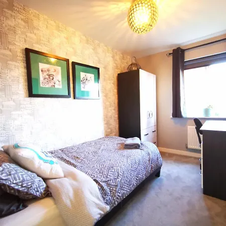 Tatil Evi Heyhoo The Lawnswood - Spacious Holiday Home With Free Parking - Perfect For Co-Op Live & Etihad Stadium