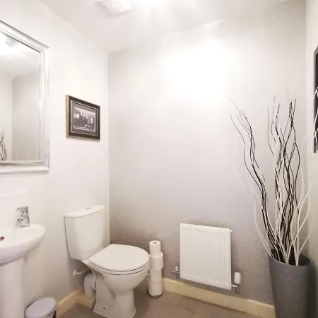 Heyhoo The Lawnswood - Spacious Holiday Home With Free Parking - Perfect For Co-Op Live & Etihad Stadium Manchester