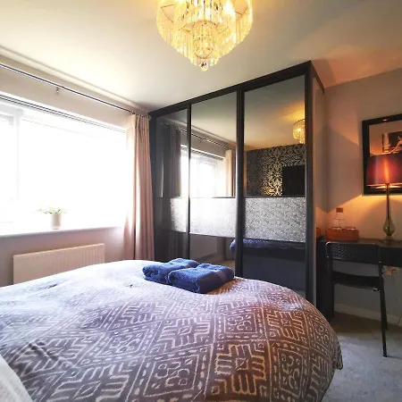 Heyhoo The Lawnswood - Spacious Holiday Home With Free Parking - Perfect For Co-Op Live & Etihad Stadium * Manchester