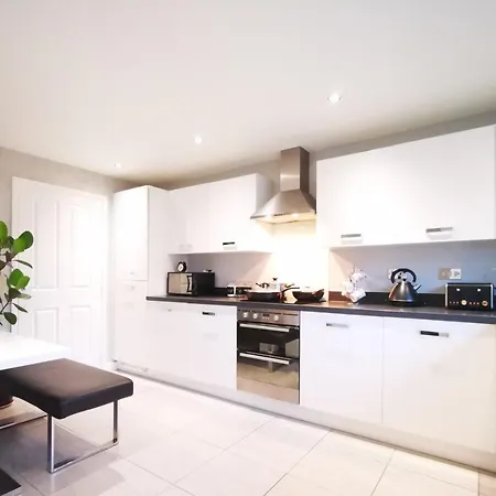 The Lawnswood - Holiday Home With Free Parking Near Coop Live & Etihad Manchester