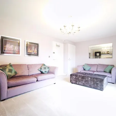 Tatil Evi Heyhoo The Lawnswood - Spacious Holiday Home With Free Parking - Perfect For Co-Op Live & Etihad Stadium Manchester