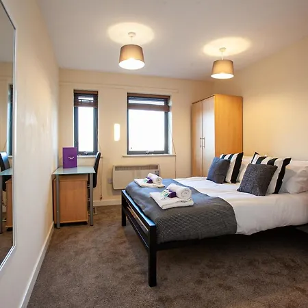 Spacious 3 Bedroom Near City Centre With All Amenities *