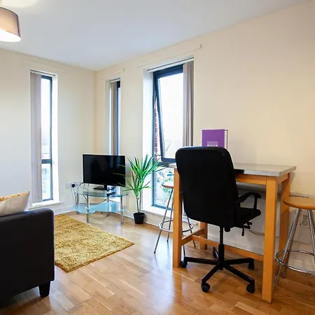 Spacious 3 Bedroom Near City Centre With All Amenities