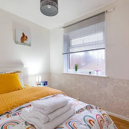 Apartment Lovely 2 Bedroom With Fireplace