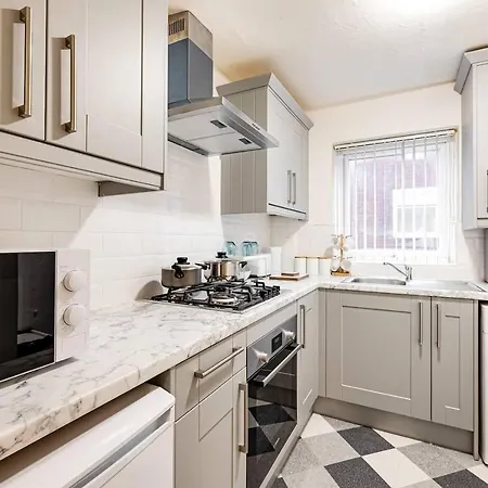 Lovely 2 Bedroom With Fireplace Appartement *