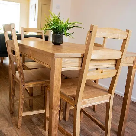 Cosy 3-bed Close To Centre Hébergement de vacances