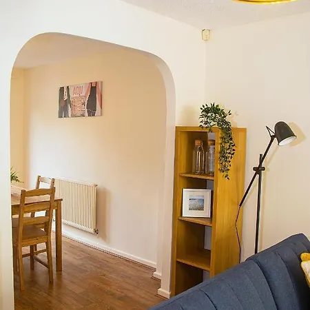 Semesterbostad Cosy 3-bed Close To Centre *