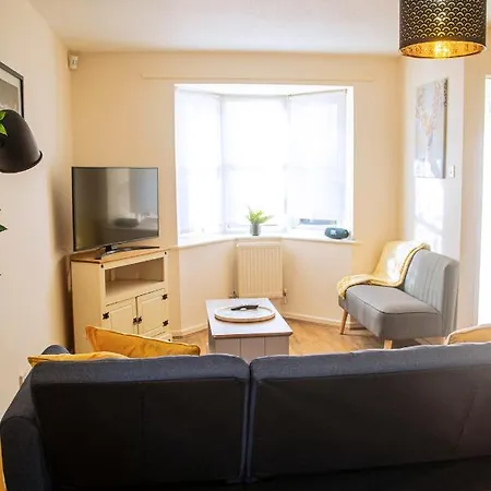 Cosy 3-bed Close To Centre Semesterbostad