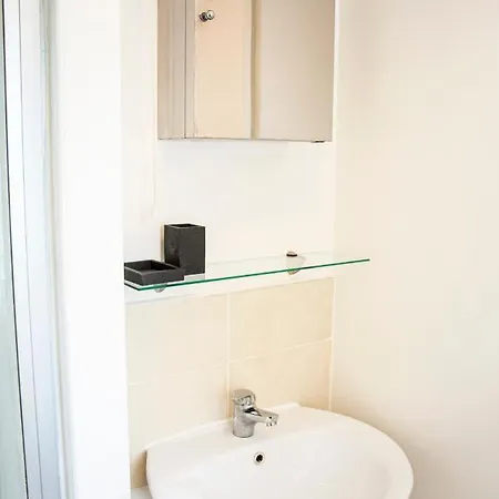 Cosy 3-bed Close To Centre Semesterbostad *