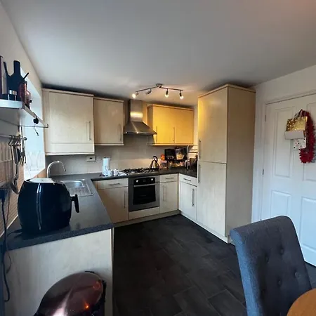 Cosy Private Room Near City Centre - Free Parking Pansiyon *