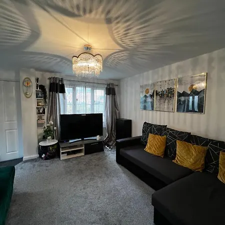 Cosy Private Room Near City Centre - Free Parking